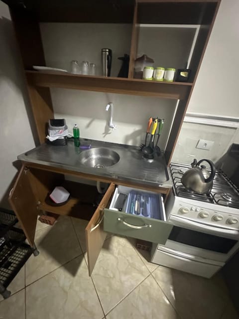 Kitchen or kitchenette, minibar, stove