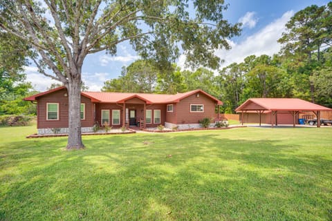 Onalaska Home with Game Room, Sunroom and Lake View! House in Lake Livingston