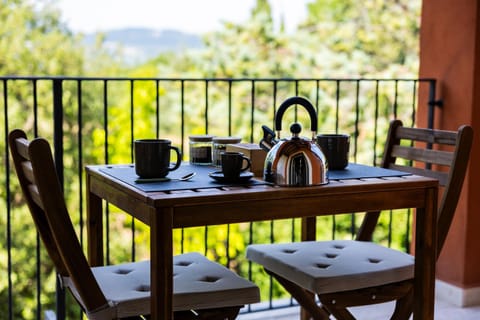 Patio, Day, Natural landscape, Coffee/tea facilities, View (from property/room), Balcony/Terrace