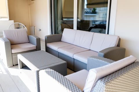 Sonata Deluxe Apt with 3 Bedrooms Apartment in South Athens