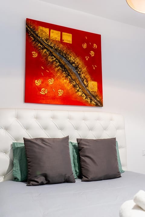 Sonata Deluxe Apt with 3 Bedrooms Apartment in South Athens