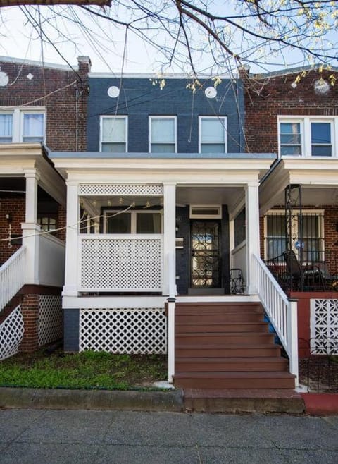 Maison de la Voyageuse Noire Apartment in District of Columbia