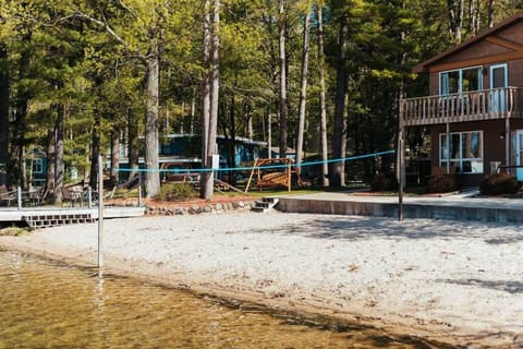 Lake Resort with Pontoon Rentals - Family Friendly House in Spider Lake