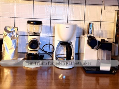 Coffee/tea facilities, Kitchen or kitchenette, kitchen, kitchen