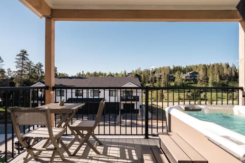 New Modern Charm - Hot Tub - Deck Views! - Fraser House in Fraser