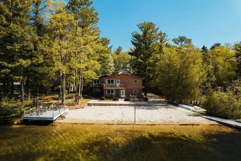 TC Lake Stay with Pontoon & SUP Rentals - Sleeps 6! Casa in Spider Lake