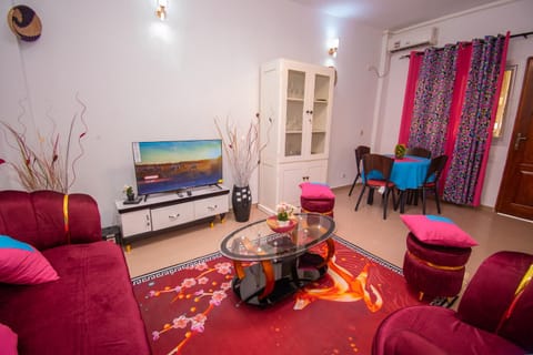 Immeuble rose Apartment in Douala