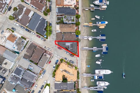 301 E Bayfront House in Balboa Island