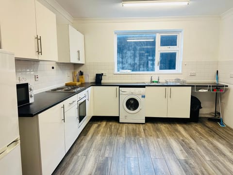 Spacious and Affordable City Center two beds flat Apartment in Swansea