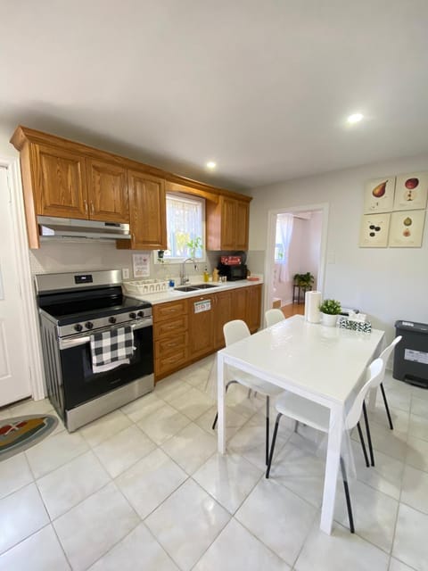 Kitchen or kitchenette, Kitchen or kitchenette, Dining area, Communal kitchen, oven