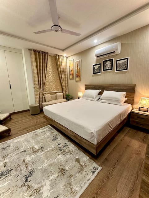 Bed, Photo of the whole room, Bedroom, wardrobe, air conditioner