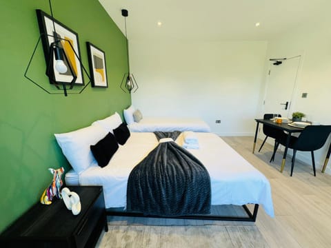 London City Center, High Standard, Super Location Bed and Breakfast in London Borough of Ealing