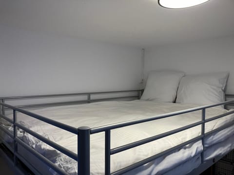 Bed, Bedroom, bunk bed