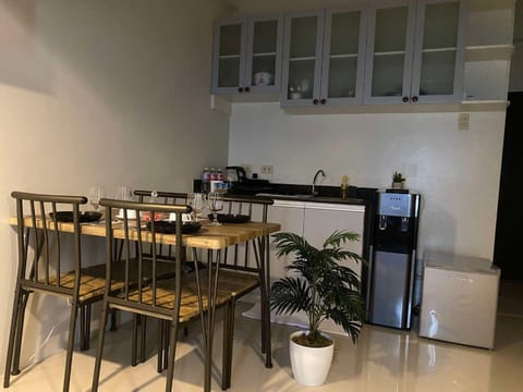 Aira staycation apartment Apartment in Las Pinas