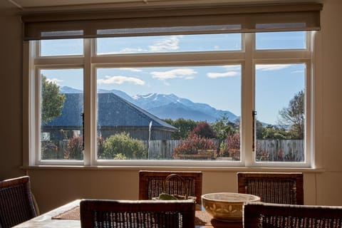 Dining area, Mountain view