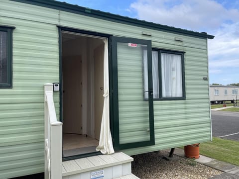 Peaceful Millfield Caravan Park Skegness 4 Bed House in Ingoldmells