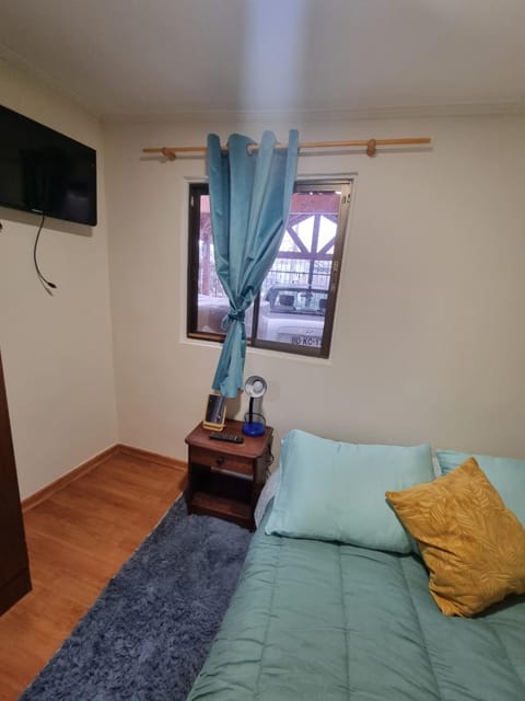 Bed, Photo of the whole room, Decorative detail, flat iron