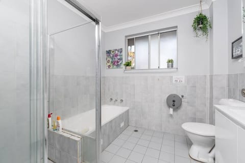 Cozy Double Room - Central Spot - Shared Bathroom Chambre d’hôte in Lidcombe