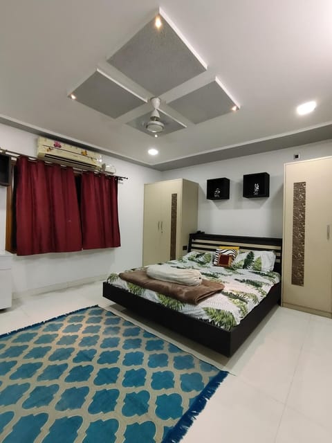 Bed, TV and multimedia, Photo of the whole room, wardrobe, air conditioner