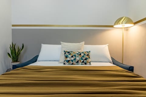 Bed, Living room