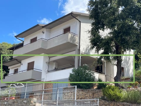 Facade/entrance, View (from property/room)