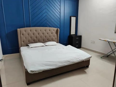 Lakeview 3BHK on 12th Floor for Family with Vehicle Apartment in Bengaluru