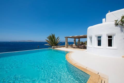 Property building, Day, Natural landscape, Pool view, Sea view, Swimming pool, sunbed