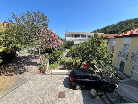 Appartamento in casa bifamiliare con giardino Appartement in Celle Ligure