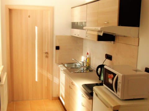 Kitchen or kitchenette, Meals