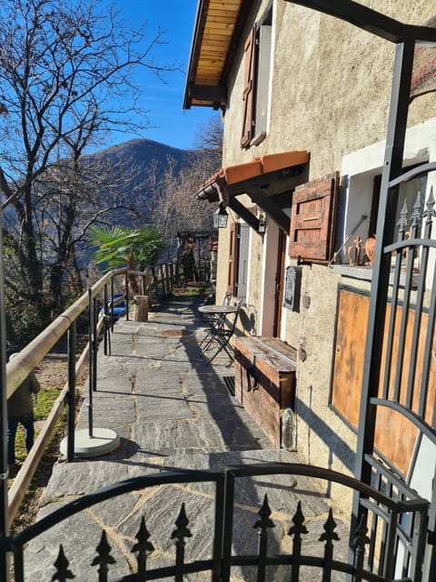 Property building, Natural landscape, Balcony/Terrace, Mountain view