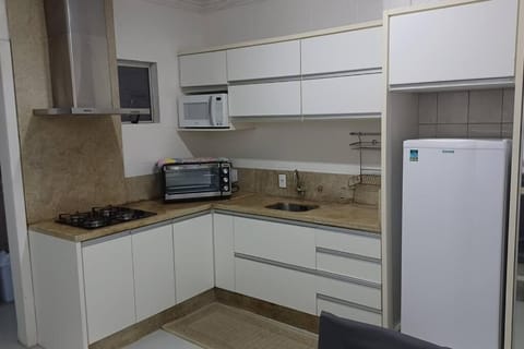 Kitchen or kitchenette, microwave, oven, stove