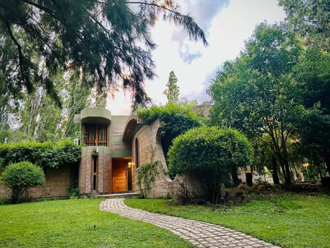 Property building, Facade/entrance, Garden