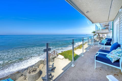 Oceanfront Getaway, Private Beach, Fire Pit, 5BR House in Oceanside