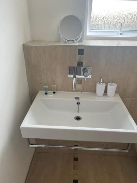 2 Bedroom Flat in Cirencester Apartment in Cirencester