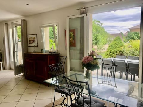 Natural landscape, Balcony/Terrace, Dining area