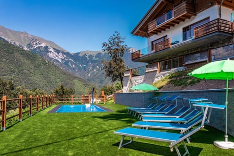 Property building, Garden, Swimming pool