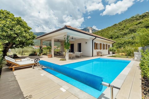 Property building, Natural landscape, Balcony/Terrace, Pool view, Swimming pool