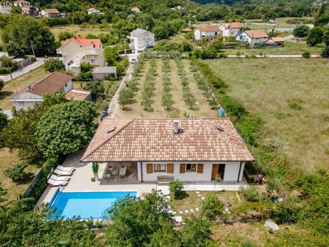 Property building, Garden, Swimming pool