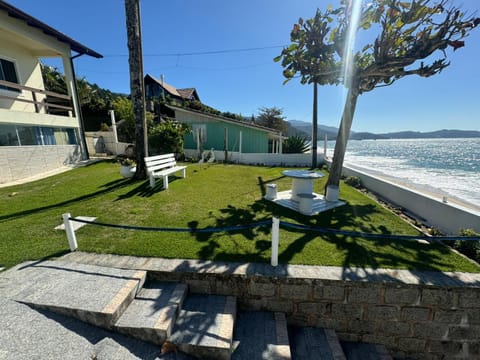 cód 10 - Excelente casa, com ótima localização frente ao mar! Villa in Florianopolis