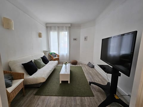 Communal lounge/ TV room, TV and multimedia, Living room