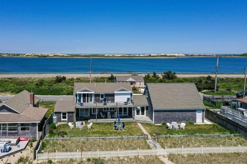 Spacious North Truro Beachfront Home Casa in North Truro