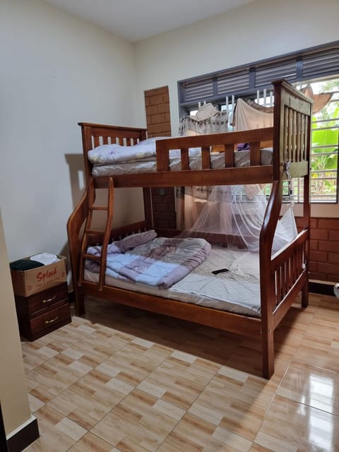 Bedroom, bunk bed