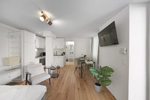 TV and multimedia, Photo of the whole room, Dining area