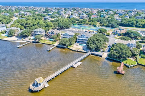 A Shore Thing House in Corolla