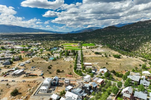 Whitewater Peak - Cozy Retreat with Scenic Views House in Buena Vista