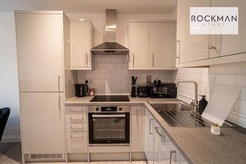 Apartment 9 - Brentwood - Spacious Apartment close to High Street Apartment in Brentwood