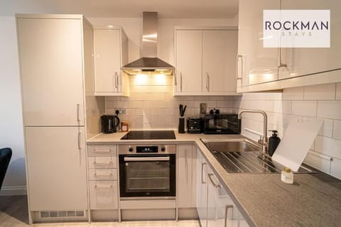 Apartment 9 - Brentwood - Spacious Apartment close to High Street Apartment in Brentwood