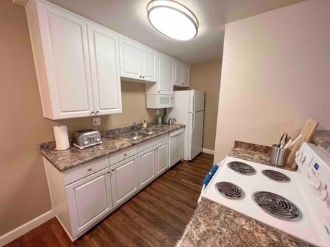 Kitchen or kitchenette, dishwasher, oven, stove