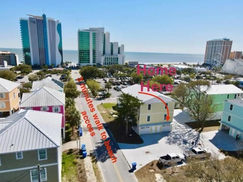 Sunshine Derby - 1 Block to Beach- Garage EV Charge House in Myrtle Beach