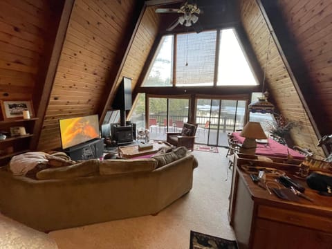 Chalet on Private Alderbrook Lake Chalet in Bolton